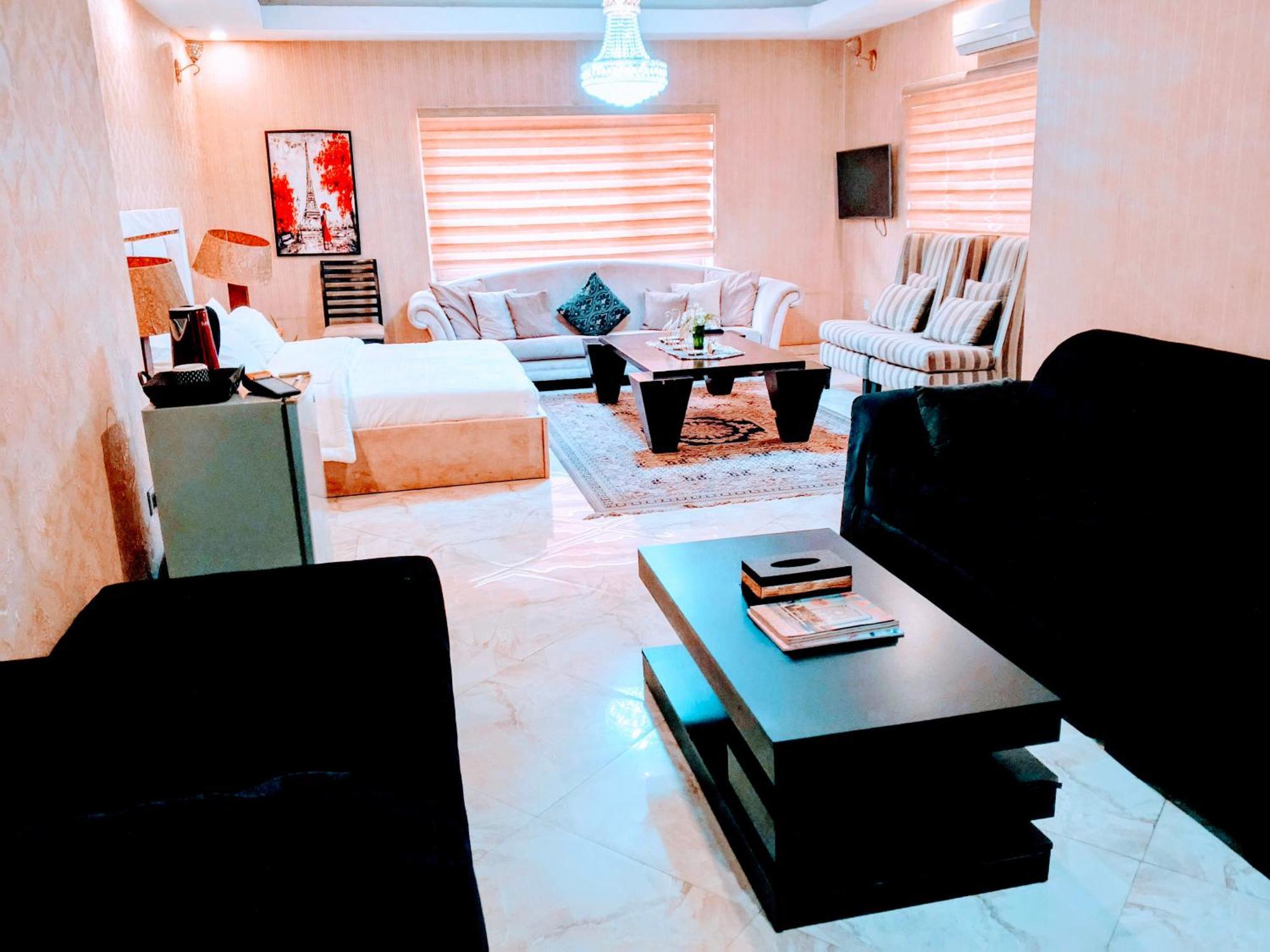 Nuit De Paris Hotel Abuja Exterior photo