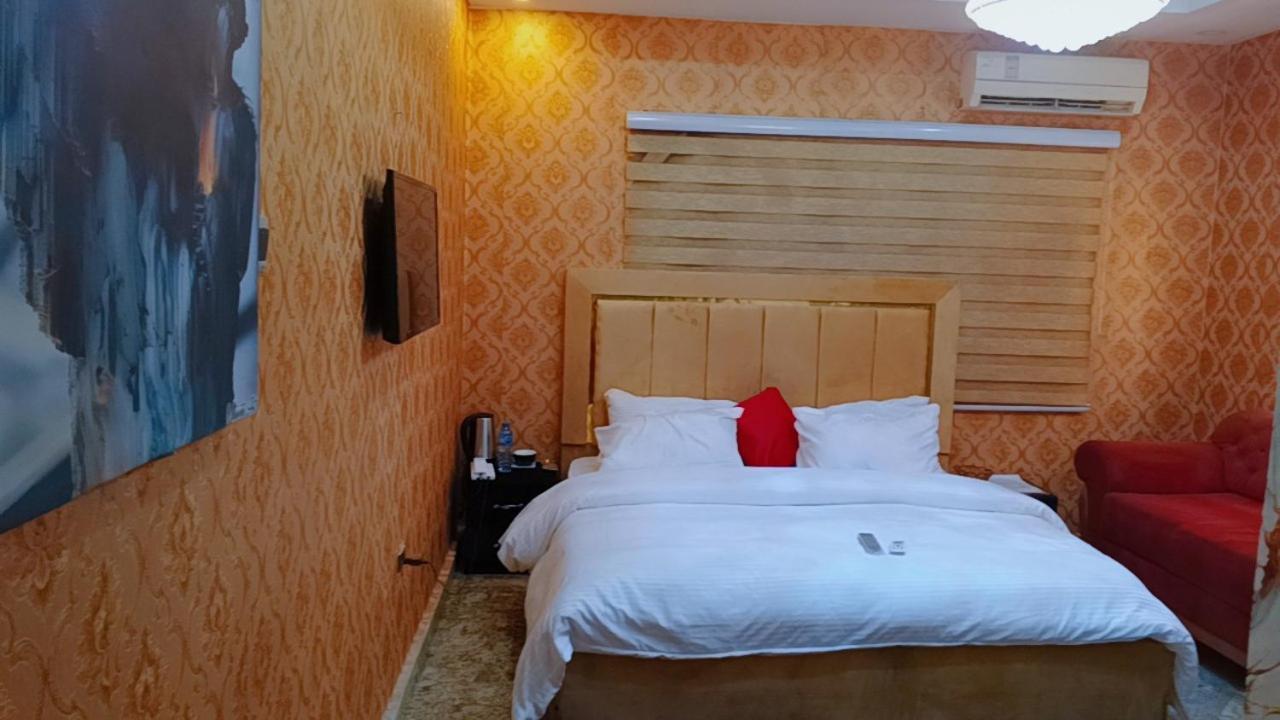 Nuit De Paris Hotel Abuja Exterior photo