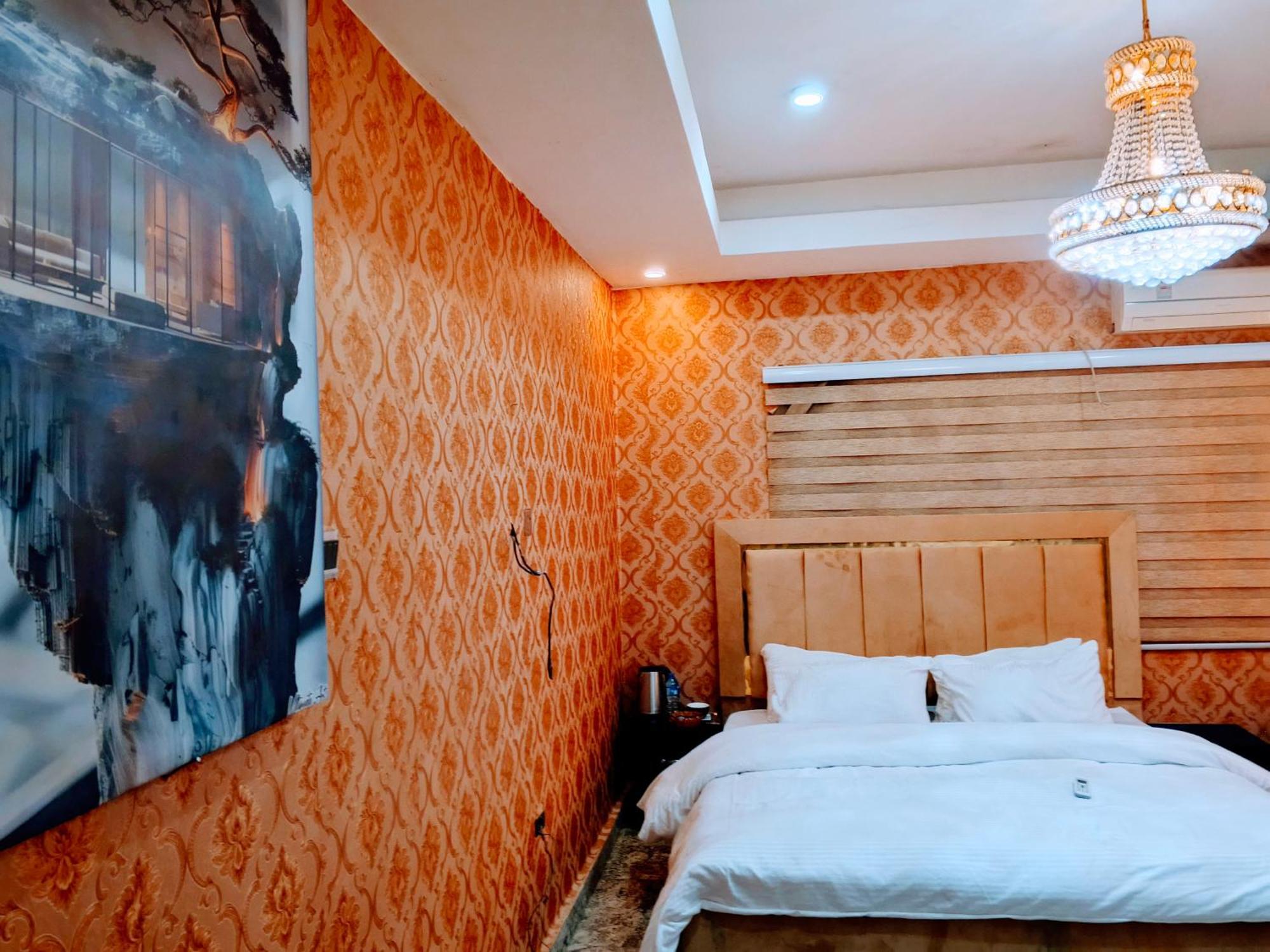 Nuit De Paris Hotel Abuja Exterior photo